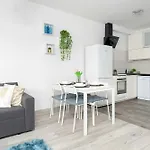Appartamento Subtle In With Parking Close To The Airport By Renters