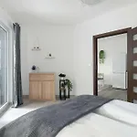 Appartamento Subtle In With Parking Close To The Airport By Renters *