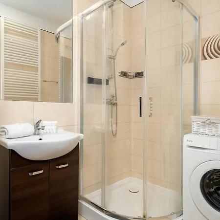 Subtle In With Parking Close To The Airport By Renters