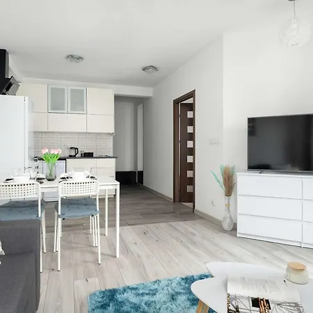 Subtle In With Parking Close To The Airport By Renters Appartement Poznań
