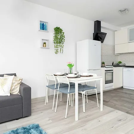 Appartement Subtle In With Parking Close To The Airport By Renters