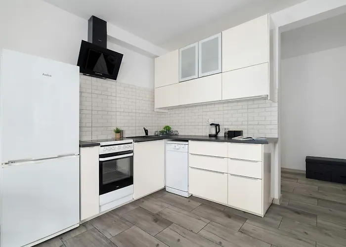 Subtle In With Parking Close To The Airport By Renters 포즈난