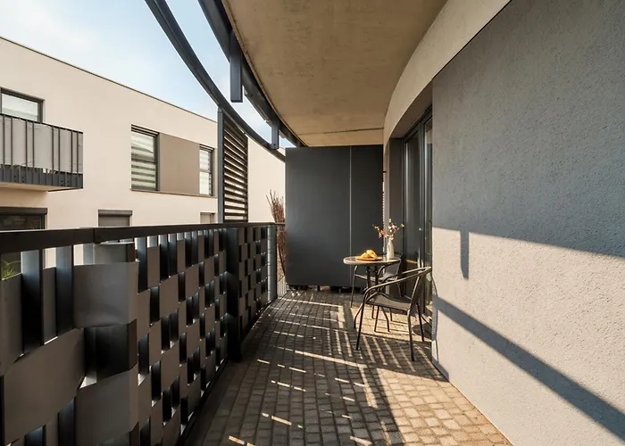 Subtle In With Parking Close To The Airport By Renters 아파트 *