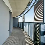 アパート Subtle In With Parking Close To The Airport By Renters ポズナン