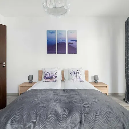 Apartamento Subtle In With Parking Close To The Airport By Renters *